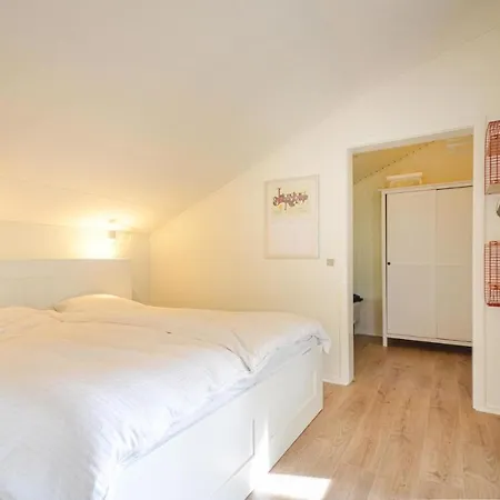 4 Bedroom Beautiful In Prázdninový dům *