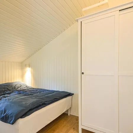 4 Bedroom Beautiful In Prázdninový dům *